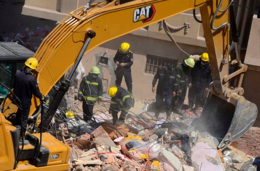 Egitto: crollato un palazzo di 10 piani al Cairo. Primo bilancio di 18 vittime e 24 feriti