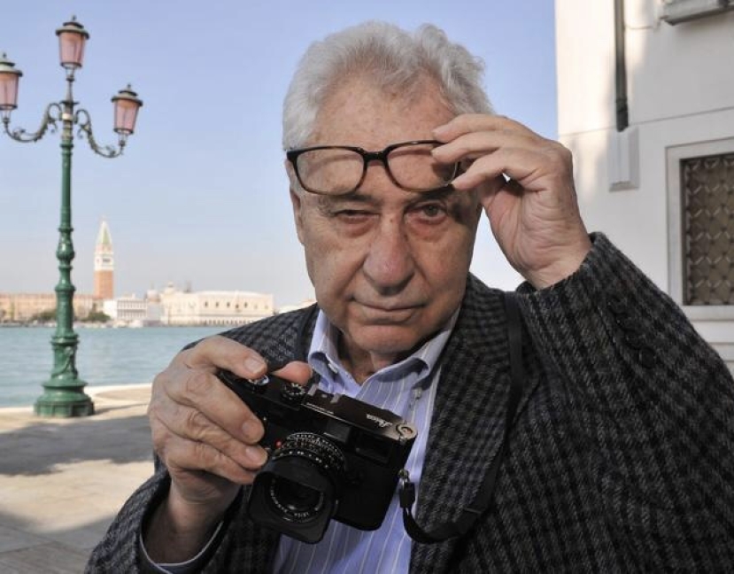 Fotografia: a Bari la mostra “Elliot Erwitt Icons” ad un mese dalla scomparsa del grande reporter Usa