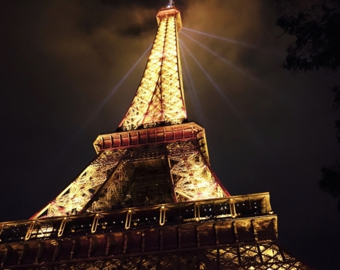 Parigi: la Torre simbolo della Ville Lumiere si accende per ricordare il suo ingegnere Gustave Eiffel