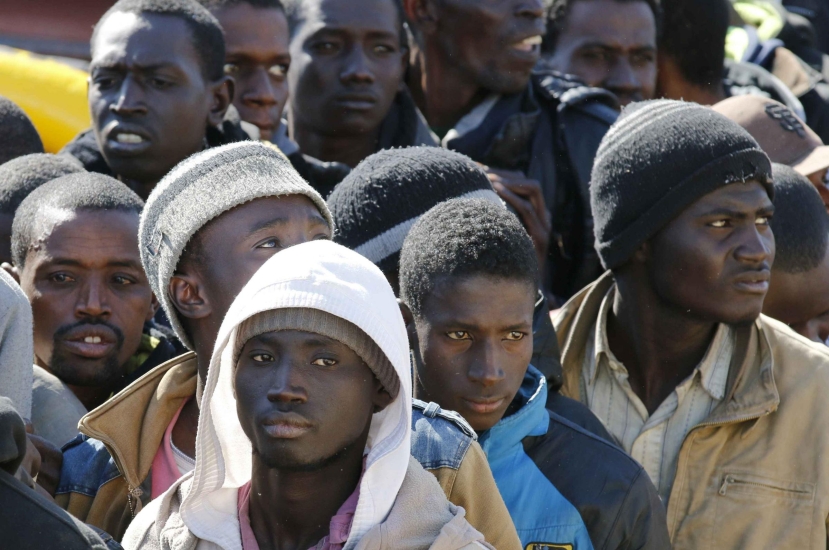 Migranti: sbarcati 650 migranti nella notte. Attesi a Reggio altri 600 in arrivo da Lampedusa