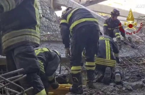 Firenze: i soccorsi all’ex Panificio crollato confermano la morte di un operaio. Si cercano 4 dispersi