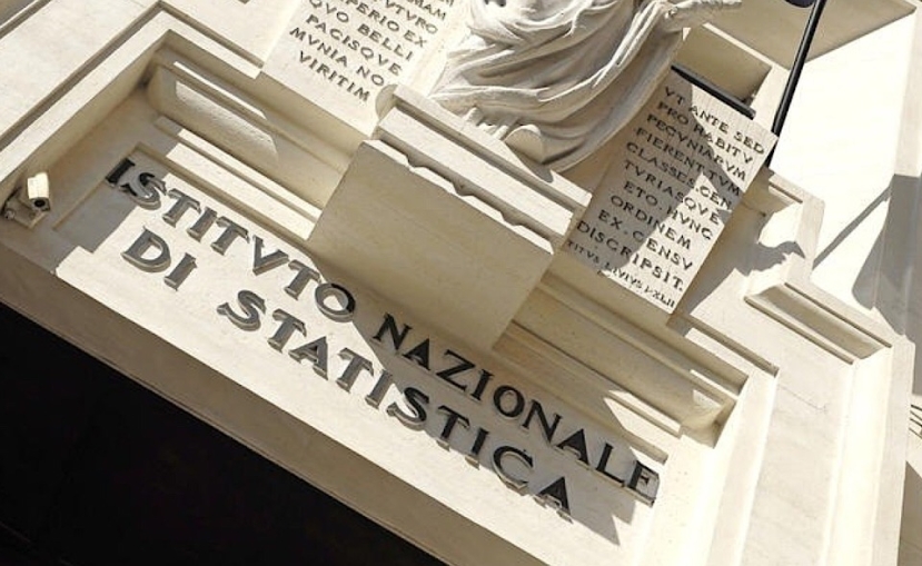 Istat: i prezzi al consumo salgono a +5.7%. Federconsumatori: + 1.011,26 euro annui sui conti delle famiglie