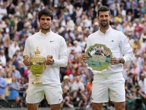 Tennis: Carlos Alcarez è il nuovo numero uno di Wimbledon. Djokovic perde l’ottavo successo sul green inglese