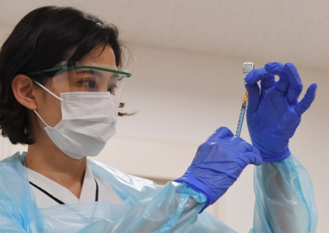 Vaccini: il Giappone blocca 1,63 mln di dosi Moderna risultate contaminate. Indagini dell'autorità sanitaria