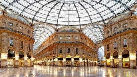 Ritorno al passato per la Galleria Vittorio Emanuele II a Milano con il "caffè letterario" della Libreria Bocca