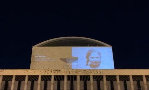 Roma: fino alle 24 l'olocausto raccontato sulla facciata del Palazzo dei Congressi all'Eur