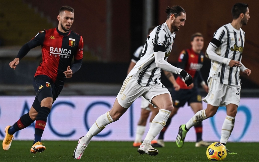 La Juventus passa di rigore a Genova (1-3) e si tiene a tre punti dal Milan. Due penalty di Ronaldo