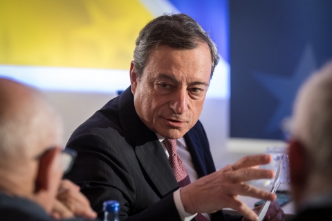 Confindustria: la standing ovation che imbarazza Draghi ma raccoglie il pensiero degli industriali