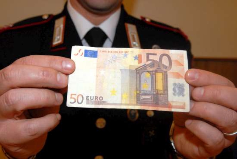 Denaro falso: 8 misure cautelari dei Carabinieri a Napoli per traffico di valuta contraffatta