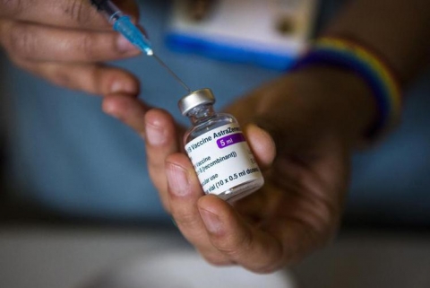 AstraZeneca: l’Aifa conferma 1 caso di trombosi venosa in più giovani ogni 100mila vaccinati