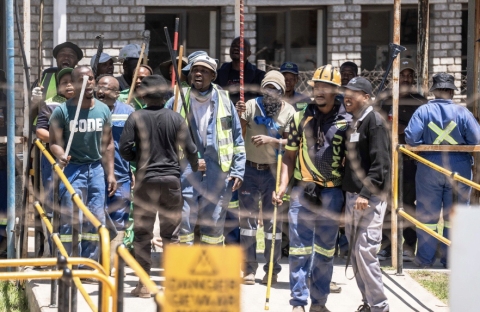 Sudafrica: 11 minatori morti a Johannesburg in una miniera di platino. Molti feriti in gravi condizioni