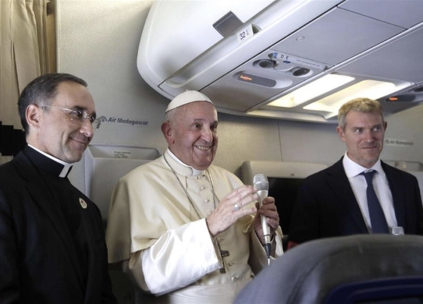 Conferenza di rientro a Roma del Papa: “L’Ue deve far sentire che c’è sui migranti”