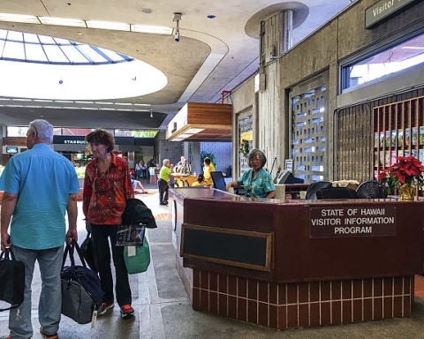 Incendi Hawaii: la Farnesina ha aperto un desk assistenza per gli italiani all’aeroporto di Maui