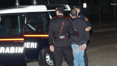 Milano: a Vaprio d'Adda un 29enne accoltella la convivente e fugge con un bimbo di 18 mesi. Donna in codice rosso e uomo arrestato