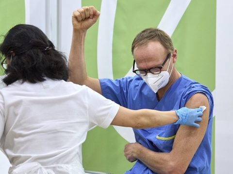 Austria: impennata di vaccinazioni dopo la prima giornata di lockdown per i no-vax