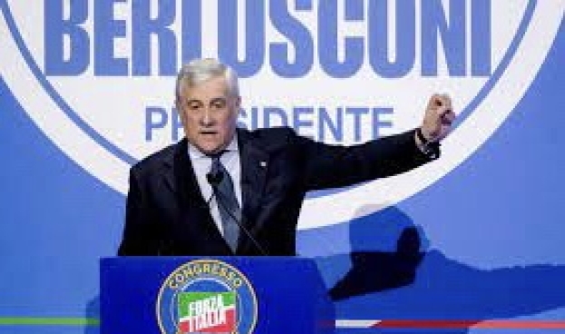 Congresso Forza Italia, Tajani: “Forza solida, moderata, europeista”. Il saluto di Meloni