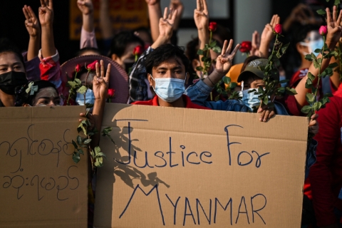 Myanmar: dopo il blackout di internet imposto dall'esercito tornano parzialmente i collegamenti e con censura