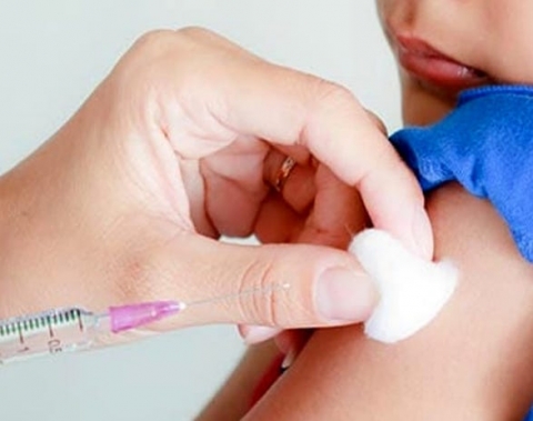 Nuova campagna vaccinazioni: le Regioni chiedono il potenziamento di personale. Il Friuli in emergenza con i sanitari No-Vax