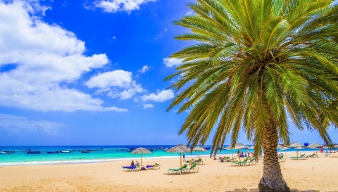 Le Isole Canarie siglano una polizza con Axa per proteggere i turisti bloccati da una quarantena