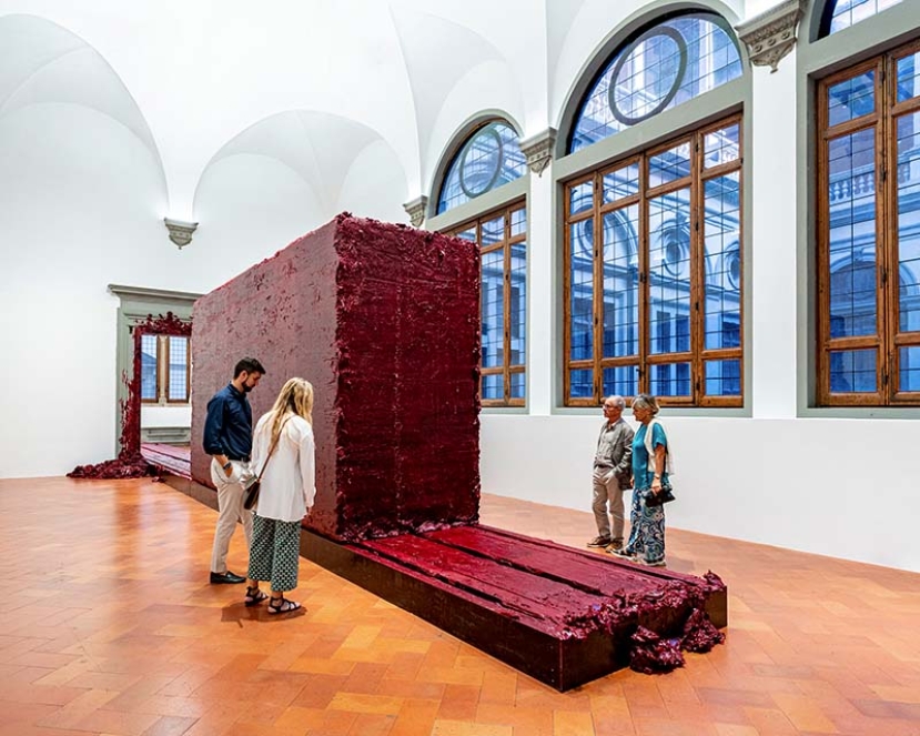 Firenze: a Palazzo Strozzi la mostra dell’inverosimile di “Anish Kapoor. Untrue Unreal”. Fino al 4 febbraio