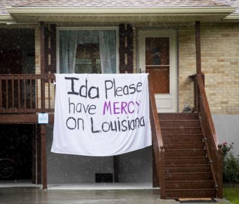 Uragano Ida: un morto e Louisiana senza corrente elettrica. Ora si sposta nel Mississipi ma perde di forza