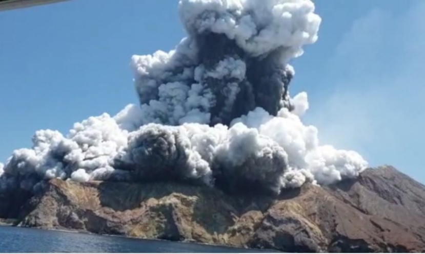 Islanda: il vulcano nei pressi di Keilir torna ad eruttare. Interrotti i voli di linea per la cenere