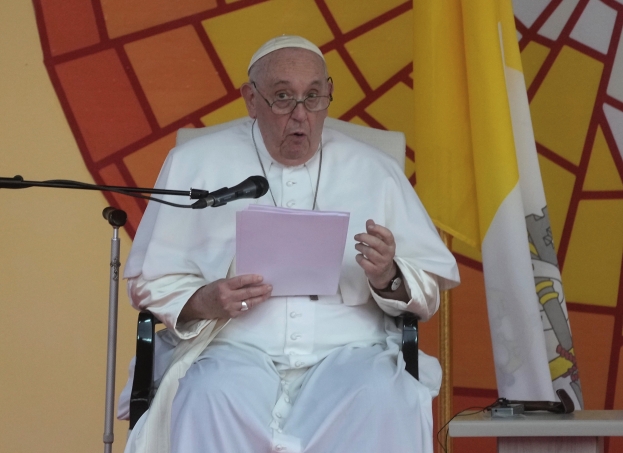 Ultima tappa del viaggio in Africa di Papa Francesco pregando per la Pace. In serata il rientro a Roma