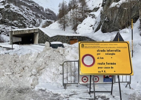 Valle Aosta: una frana causata dalle forti piogge isola Cervinia. Chiusa la strada di Valtournenche