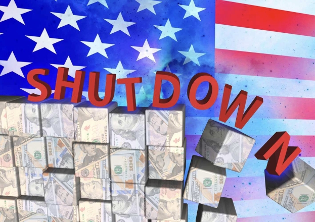 Usa, Biden firma la legge anti-shutdown, Nel pacchetto il blocco ai finanziamenti ucraini