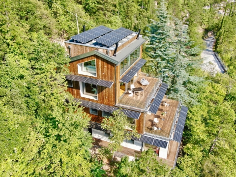 Forestale Luxury Ecolodge, il resort di lusso che autoproduce energia elettrica con il fotovoltaico
