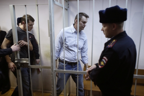 Navalny, sciopero della fame: attivisti in piazza in 70 città russe per chiedere l'intervento medico