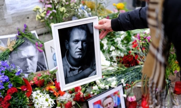Oggi a Mosca i funerali di Alexey Navalny, chiesa blindata e il giallo del carro funebre