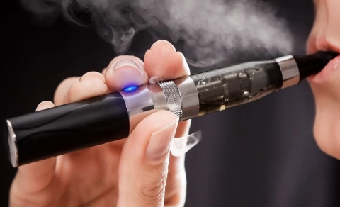Sigarette elettroniche: l’Australia annuncia restrizioni. Accusa alle aziende del tabacco di attirare adolescenti