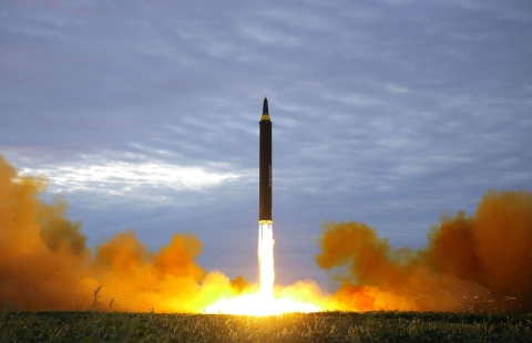 Corea del Nord: le esercitazioni di "Rocket Man" con il lancio di due missili Cruise. L'allerta di Seul