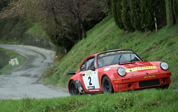 Rally auto storiche: sul percorso delle Vallate Aretine vince Angelo Lombardo su Porsche Carrera RS