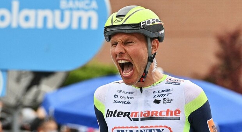Giro d&#039;Italia: la terza tappa piemontese va a Taco Van der Hoom. Ganna resta in &quot;rosa&quot;