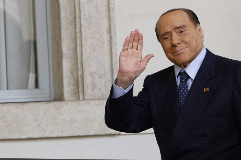 Morte Berlusconi, Le Figaro titola questa mattina: “Il gigante della destra italiana”