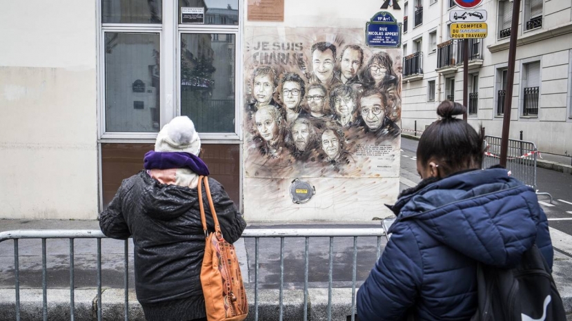 Parigi: oggi si apre il processo per la strage di Charlie Hebdo. Il giornale ripubblica le vignette. Macron: &quot;In Francia c&#039;è libertà di blasfemia&quot;