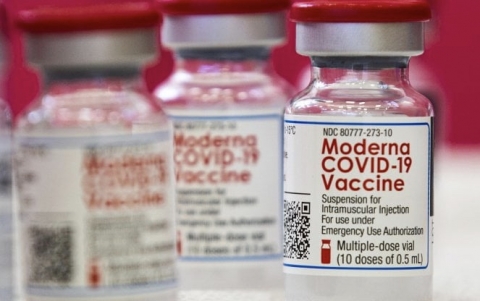 Vaccini Moderna: in distribuzione oltre 300 mila dosi con i mezzi militari in 7 regioni