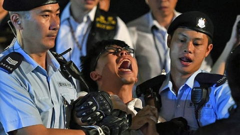 Hong Kong: arrestati tre attivisti dell'Alleanza che avevano manifestato per la veglia di Tienanmen