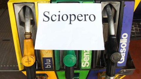 Sciopero benzinai: oggi incontro a Palazzo Chigi con i rappresentanti dei distributori di carburante