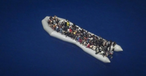 Migranti: in 270 chiedono il soccorso in mare sulla rotta Italia-Malta. Lo riferisce Alarm Phone