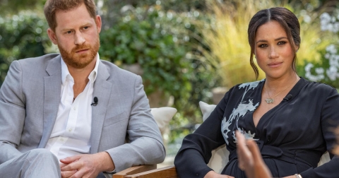 Harry e Meghan: l'onda lunga delle polemiche nel Regno Unito dopo l'intervista di Oprah Winfrey