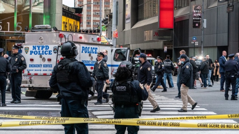 New York: sparatoria in Times Square. Ferite due donne e una bimba di 4 anni estranee ad una rissa nella folla