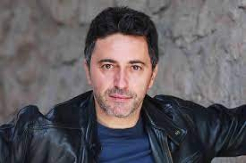 Napoli: l’attore Corrado Oddi legge i brani dei racconti vincitori della Xll edizione “Una piazza, un racconto”