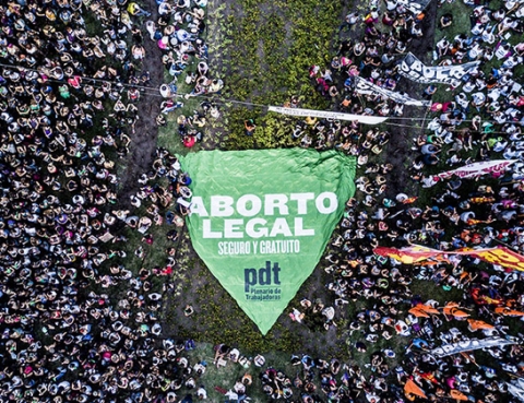 L'Argentina legalizza l'aborto. E' il quarto paese dell'America Latina ad approvarlo