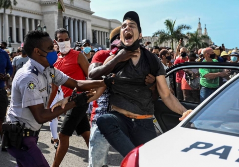 Cuba, scontri per caro-prezzi e pandemia ma Diaz-Canel accusa gli Usa e i social