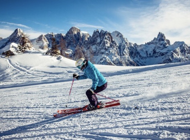 Destinazioni neve: montagne già innevate e parte la stagione di sci a Passo Rolle in Trentino