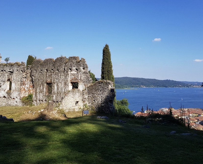 Musica: alla Rocca di Arona sul Lago Maggiore, le luci e la musica del quartetto di Nicola Pankoff
