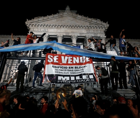 Argentina: il presidente Milei ritira decreti su privatizzazioni e sicurezza imposti senza il passaggio alla Camera